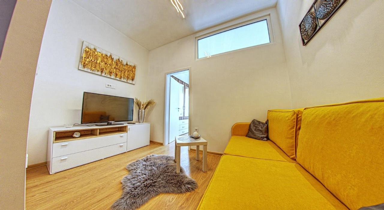 Caligula City Center Apartment Pula Eksteriør billede