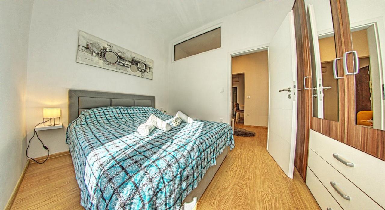 Caligula City Center Apartment Pula Eksteriør billede