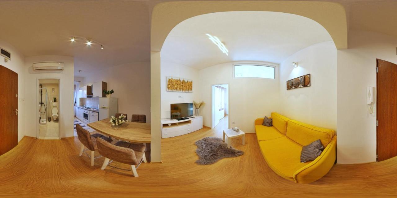 Caligula City Center Apartment Pula Eksteriør billede