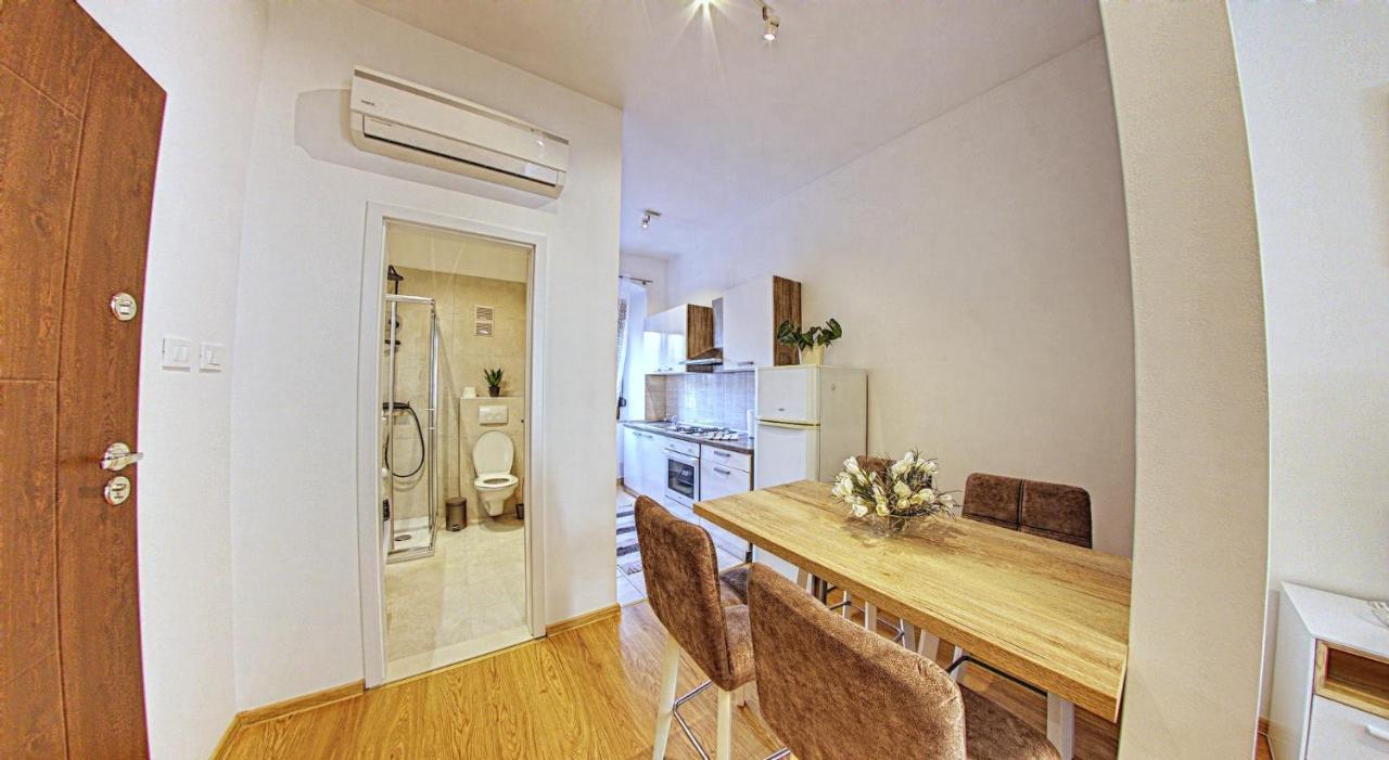 Caligula City Center Apartment Pula Eksteriør billede