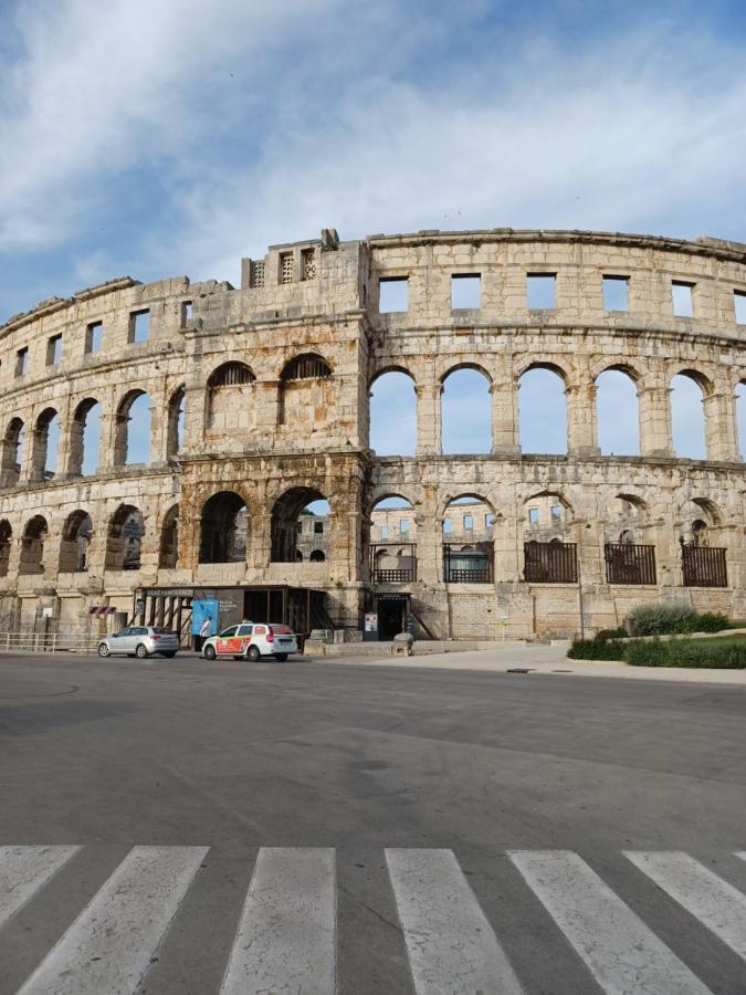 Caligula City Center Apartment Pula Eksteriør billede